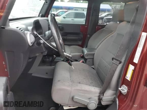 2008 Jeep Wrangler Unlimited Sahara с VIN 1J4GA59168L521572, выставлен на аукционе Copart как лот 71687915 с пробегом 108 647 миль миль и Списание • Salvage title. История ставок и продаж доступна на DreamBid. Изображение 7.