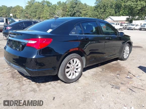 2013 Chrysler 200 Touring с VIN 1C3CCBBB7DN578785, выставлен на аукционе IAAI как лот 43357398 с пробегом 210 816 миль миль и . История ставок и продаж доступна на DreamBid. Изображение 4.