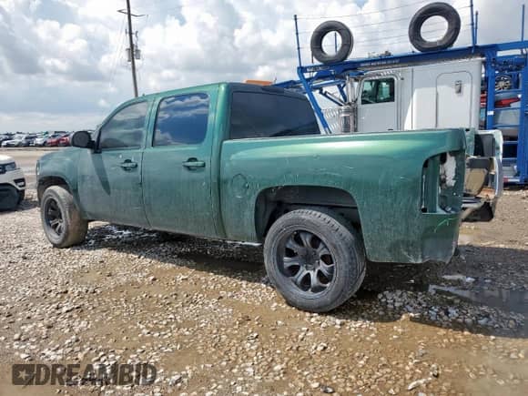 2007 GMC Sierra 1500 SLE2 with VIN 2GTEC13J871614266, listed as a Copart auction lot 70681695 with 166,607 mi miles and Salvage title. Bid and sale history available at DreamBid. Image 2.