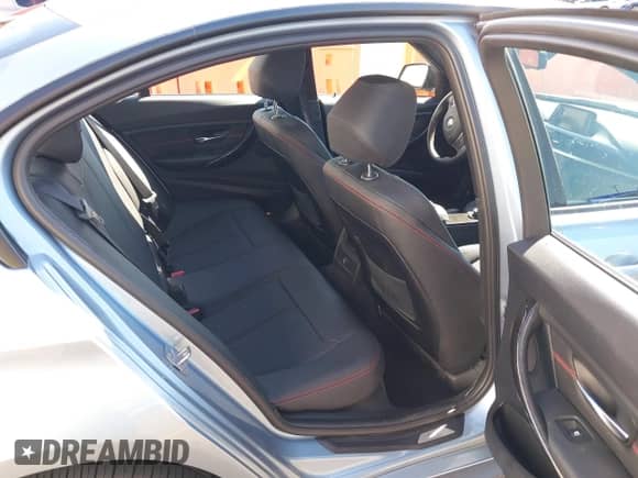 2014 BMW 3 Series 328i xDrive с VIN WBA3B3G54ENR81581, выставлен на аукционе IAAI как лот 43239396 с пробегом 52 259 миль миль и . История ставок и продаж доступна на DreamBid. Изображение 8.