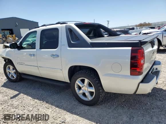 2009 Chevrolet Avalanche LTZ z VIN 3GNFK32099G216576, wystawiony jako Copart lot #58193285 z przebiegiem 158 128 mil mil oraz Szkoda całkowita • Salvage title. Historia ofert i sprzedaży dostępna na DreamBid. Obrazek 2.
