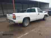 2005 GMC Sierra 1500 Work Truck z VIN 1GTEC14V15Z208030, wystawiony jako IAAI lot #41625004 z przebiegiem 340 630 mil mil oraz . Historia ofert i sprzedaży dostępna na DreamBid. Obrazek 4.