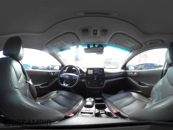 2020 Hyundai Ioniq Limited с VIN KMHC85LJ3LU069636, выставлен на аукционе IAAI как лот 43305934 с пробегом 45 086 миль миль и . История ставок и продаж доступна на DreamBid. Изображение 25.