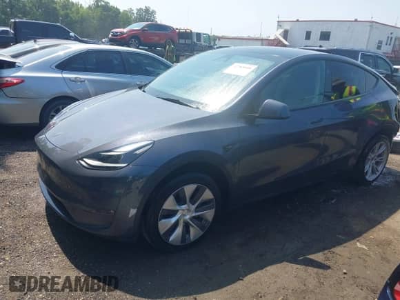 2023 Tesla Model Y z VIN 7SAYGDED7PF947357, wystawiony jako IAAI lot #42765948 z przebiegiem 16 858 mil mil oraz . Historia ofert i sprzedaży dostępna na DreamBid. Obrazek 20.