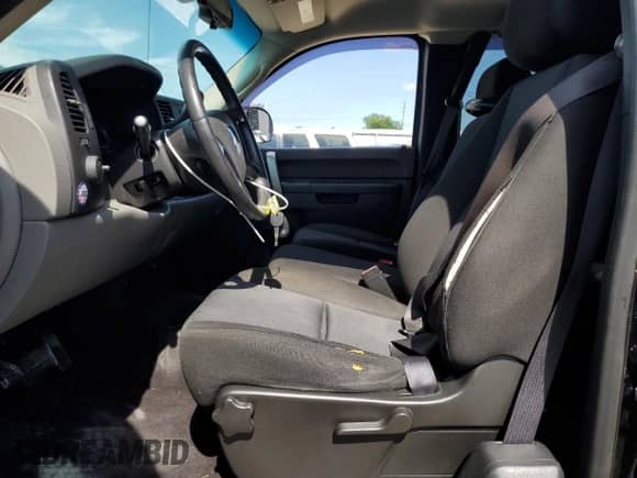 2011 Chevrolet Silverado 1500 LS z VIN 1GCRCREA1BZ109683, wystawiony jako Copart lot #68828245 z przebiegiem 191 316 mil mil oraz Szkoda całkowita • Salvage title. Historia ofert i sprzedaży dostępna na DreamBid. Obrazek 7.