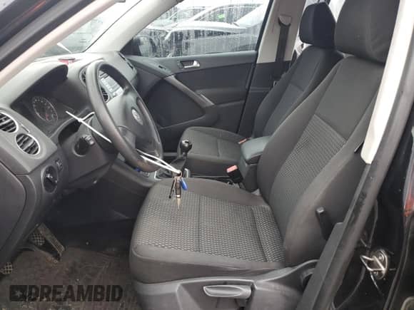 2010 Volkswagen Tiguan S с VIN WVGCV7AX3AW001513, выставлен на аукционе Copart как лот 83395474 с пробегом 147 203 миль миль и Чистый • Clean title. История ставок и продаж доступна на DreamBid. Изображение 7.