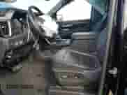 2023 GMC Sierra 1500 Denali z VIN 3GTUUGED2PG233216, wystawiony jako Copart lot #84449105 z przebiegiem 17 876 mil mil oraz Szkoda całkowita • Salvage title. Historia ofert i sprzedaży dostępna na DreamBid. Obrazek 7.