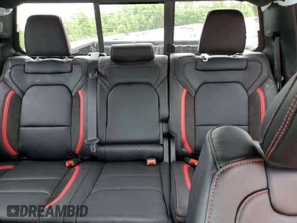 2025 Ram 1500 RHO z VIN 1C6SRFUP7SN716741, wystawiony jako Copart lot #60395825 z przebiegiem Nie podano mil oraz Szkoda całkowita • Salvage title. Historia ofert i sprzedaży dostępna na DreamBid. Obrazek 10.