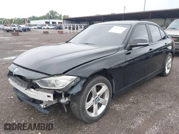 2013 BMW 3 Series 328i xDrive z VIN WBA3B3G52DNR79536, wystawiony jako IAAI lot #43131234 z przebiegiem 113 671 mil mil oraz . Historia ofert i sprzedaży dostępna na DreamBid. Obrazek 17.