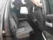 2015 Toyota Tundra SR z VIN 5TFUW5F11FX420220, wystawiony jako Copart lot #82267395 z przebiegiem 29 982 mil mil oraz Szkoda całkowita • Salvage title. Historia ofert i sprzedaży dostępna na DreamBid. Obrazek 10.