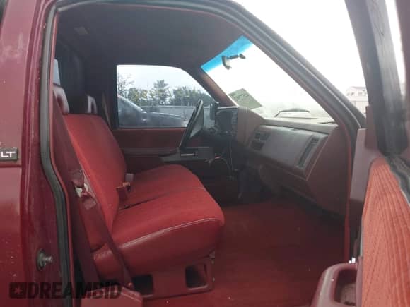 1994 GMC Sierra 1500 z VIN 1GTDC14Z2RZ530602, wystawiony jako IAAI lot #42577982 z przebiegiem 159 406 mil mil oraz . Historia ofert i sprzedaży dostępna na DreamBid. Obrazek 5.