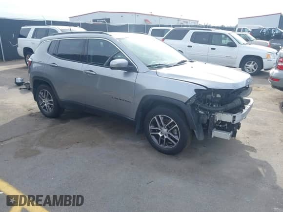 2020 Jeep Compass Latitude z VIN 3C4NJCBB3LT257860, wystawiony jako IAAI lot #41601408 z przebiegiem 72 364 mil mil oraz . Historia ofert i sprzedaży dostępna na DreamBid. Obrazek 1.