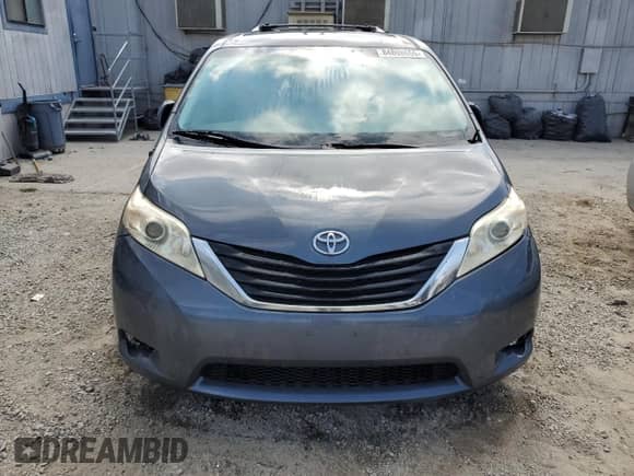 2011 Toyota Sienna LE AAS with VIN 5TDKK3DC5BS047548, listed as a Copart auction lot 84808655 with 264,730 mi miles and Salvage title. Bid and sale history available at DreamBid. Image 5.