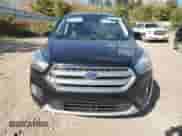 2017 Ford Escape SE z VIN 1FMCU9G90HUB78081, wystawiony jako Copart lot #86597605 z przebiegiem 157 266 mil mil oraz Czysty tytuł • Clean title. Historia ofert i sprzedaży dostępna na DreamBid. Obrazek 5.