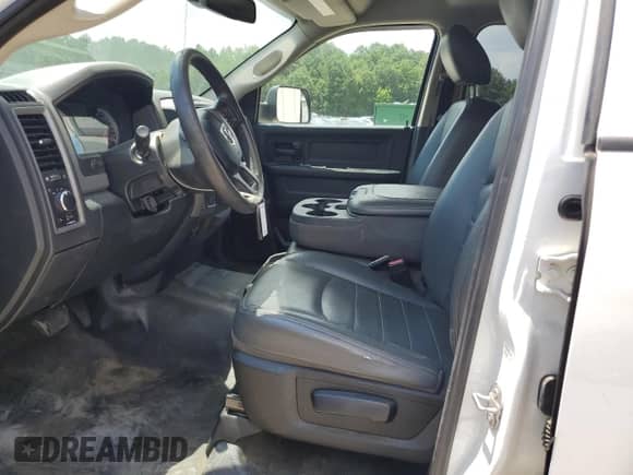 2018 Ram 1500 Tradesman z VIN 1C6RR7KT4JS291788, wystawiony jako Copart lot #67091225 z przebiegiem Nie podano mil oraz Szkoda całkowita • Salvage title. Historia ofert i sprzedaży dostępna na DreamBid. Obrazek 7.