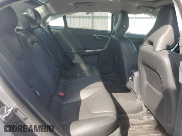 2017 Volvo S60 Inscription Platinum z VIN LYV402TM8HB143000, wystawiony jako Copart lot #80237205 z przebiegiem 72 098 mil mil oraz Szkoda całkowita • Salvage title. Historia ofert i sprzedaży dostępna na DreamBid. Obrazek 10.