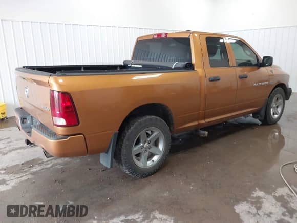 2012 Ram 1500 Express z VIN 1C6RD7FT7CS245092, wystawiony jako IAAI lot #42750773 z przebiegiem 180 274 mil mil oraz . Historia ofert i sprzedaży dostępna na DreamBid. Obrazek 4.