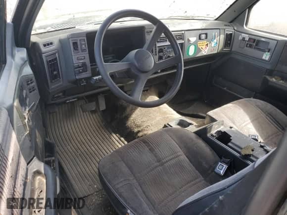 1992 Chevrolet Blazer с VIN 1GNDT13Z7N2122916, выставлен на аукционе Copart как лот 54979365 с пробегом Не указан миль и Чистый • Clean title. История ставок и продаж доступна на DreamBid. Изображение 8.