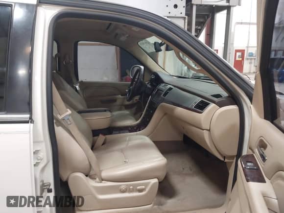 2014 Cadillac Escalade ESV Luxury с VIN 1GYS4HEF3ER111941, выставлен на аукционе IAAI как лот 42165033 с пробегом 158 964 миль миль и . История ставок и продаж доступна на DreamBid. Изображение 5.