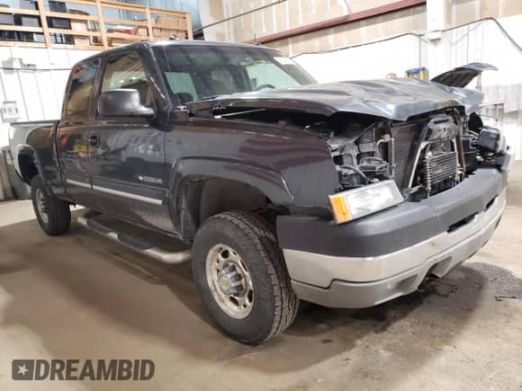 2003 Chevrolet Silverado 2500HD LT z VIN 1GCHK29G03E374026, wystawiony jako Copart lot #66545055 z przebiegiem 121 815 mil mil oraz Czysty tytuł • Clean title. Historia ofert i sprzedaży dostępna na DreamBid. Obrazek 4.