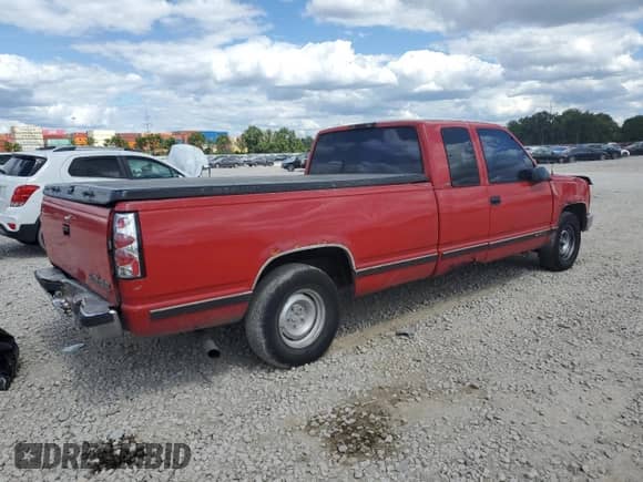 1998 Chevrolet Silverado 1500 z VIN 1GCEC19R2WE165144, wystawiony jako Copart lot #70020375 z przebiegiem 354 838 mil mil oraz Szkoda całkowita • Salvage title. Historia ofert i sprzedaży dostępna na DreamBid. Obrazek 3.
