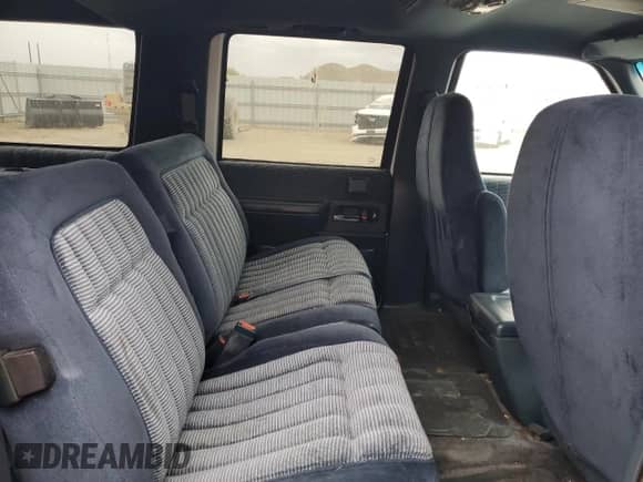 1994 Chevrolet Suburban with VIN 1GNFK16K2RJ443400, listed as a Copart auction lot 81900685 with 200,311 mi miles and Clean title. Bid and sale history available at DreamBid. Image 11.