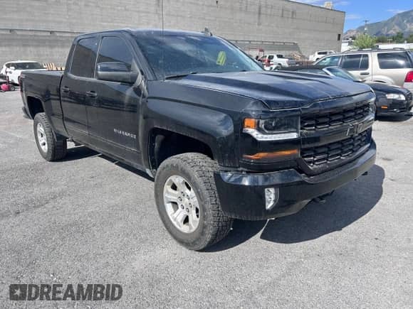 2017 Chevrolet Silverado 1500 LT z VIN 1GCVKREC9HZ119339, wystawiony jako Copart lot #66047425 z przebiegiem 70 324 mil mil oraz Szkoda całkowita • Salvage title. Historia ofert i sprzedaży dostępna na DreamBid. Obrazek 1.