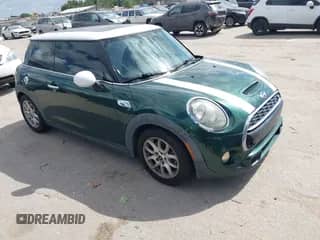 2015 MINI Hardtop S z VIN WMWXP7C55F2A41263, wystawiony jako IAAI lot #43490500 z przebiegiem 139 268 mil mil oraz . Historia ofert i sprzedaży dostępna na DreamBid. Obrazek 1.