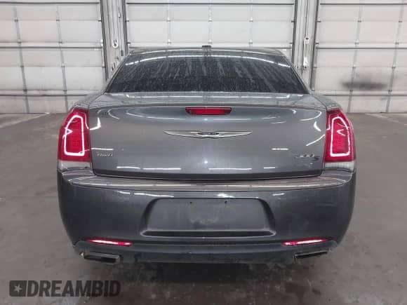 2016 Chrysler 300 S с VIN 2C3CCAGG5GH334807, выставлен на аукционе IAAI как лот 42799799 с пробегом 76 468 миль миль и . История ставок и продаж доступна на DreamBid. Изображение 17.