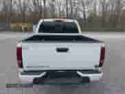 2011 Chevrolet Colorado 1LT z VIN 1GCHTCFE6B8141559, wystawiony jako IAAI lot #41812559 z przebiegiem 147 848 mil mil oraz . Historia ofert i sprzedaży dostępna na DreamBid. Obrazek 16.