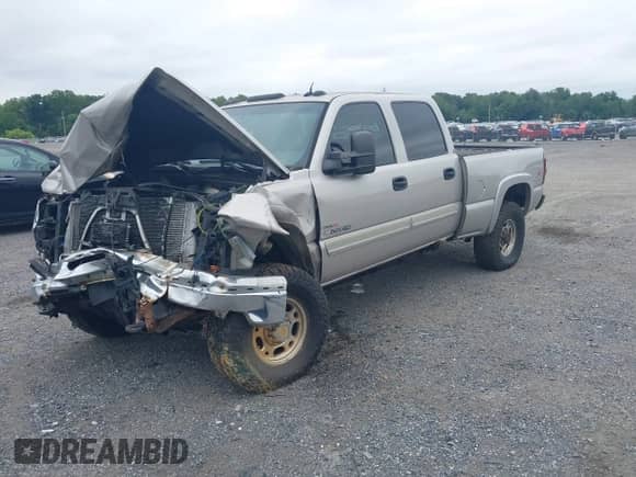 2005 Chevrolet Silverado 2500HD LT с VIN 1GCHK23215F862377, выставлен на аукционе IAAI как лот 43004363 с пробегом Не указан миль и . История ставок и продаж доступна на DreamBid. Изображение 2.