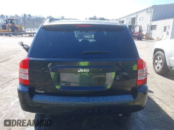 2010 Jeep Compass Sport z VIN 1J4NT1FB1AD624776, wystawiony jako IAAI lot #41571247 z przebiegiem 172 799 mil mil oraz . Historia ofert i sprzedaży dostępna na DreamBid. Obrazek 16.