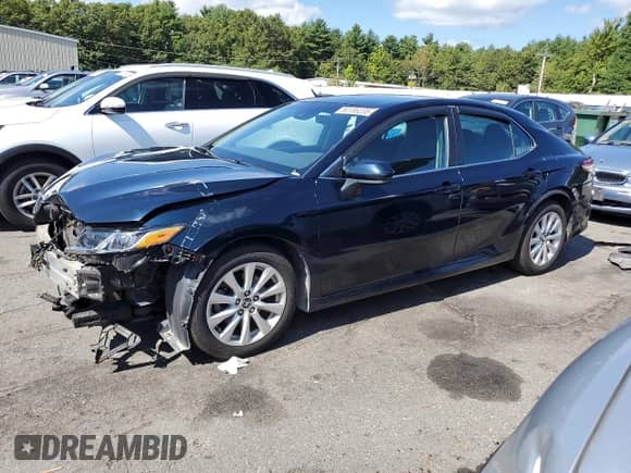 2020 Toyota Camry LE z VIN 4T1C11AK9LU874324, wystawiony jako Copart lot #80186235 z przebiegiem 154 948 mil mil oraz Nie do naprawy • Non repairable. Historia ofert i sprzedaży dostępna na DreamBid. Obrazek 1.