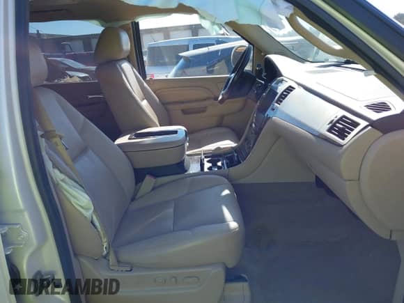 2011 Cadillac Escalade ESV Premium z VIN 1GYS4JEF1BR154922, wystawiony jako IAAI lot #41487239 z przebiegiem 154 979 mil mil oraz . Historia ofert i sprzedaży dostępna na DreamBid. Obrazek 5.