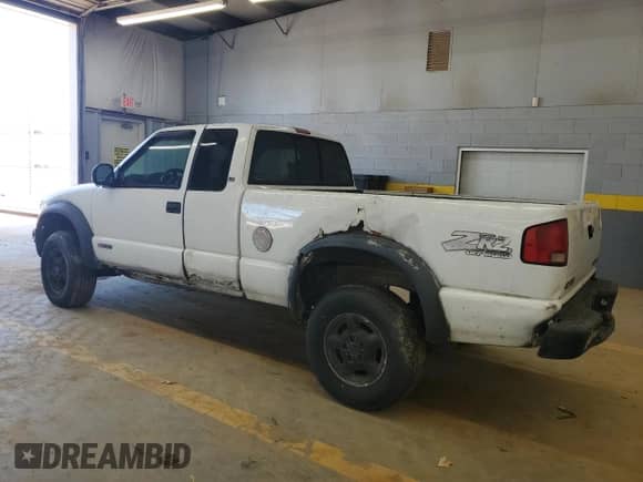 1998 Chevrolet S-10 LS z VIN 1GCCT19W6W8178474, wystawiony jako Copart lot #61723115 z przebiegiem 185 569 mil mil oraz Czysty tytuł • Clean title. Historia ofert i sprzedaży dostępna na DreamBid. Obrazek 2.