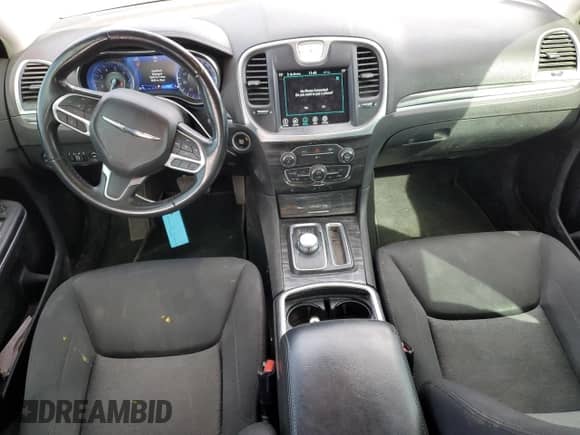 2020 Chrysler 300 Touring L с VIN 2C3CCAAGXLH245964, выставлен на аукционе Copart как лот 42281415 с пробегом 77 851 миль миль и Списание • Salvage title. История ставок и продаж доступна на DreamBid. Изображение 8.