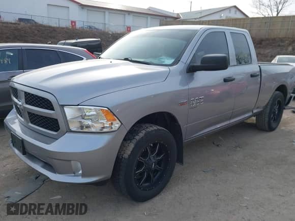 2019 Ram 1500 Express z VIN 1C6RR7FT7KS731059, wystawiony jako IAAI lot #41264070 z przebiegiem 147 444 mil mil oraz . Historia ofert i sprzedaży dostępna na DreamBid. Obrazek 17.