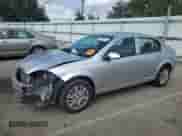 2009 Chevrolet Cobalt 2LT z VIN 1G1AT58H897132861, wystawiony jako Copart lot #68639235 z przebiegiem 121 329 mil mil oraz Szkoda całkowita • Salvage title. Historia ofert i sprzedaży dostępna na DreamBid. Obrazek 1.