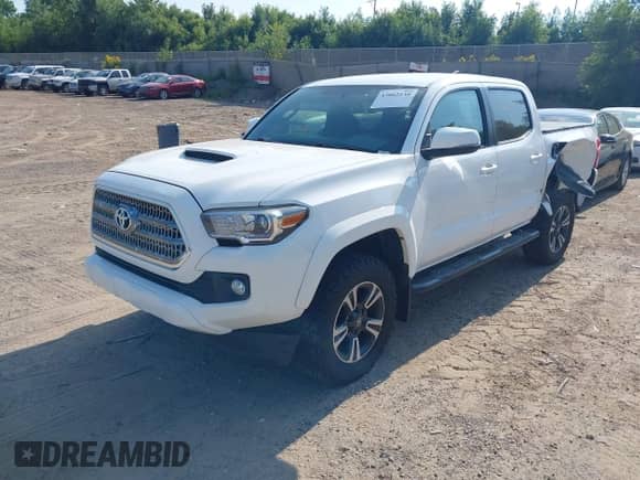 2017 Toyota Tacoma SR5 с VIN 3TMCZ5AN8HM092879, выставлен на аукционе IAAI как лот 43062130 с пробегом 88 083 миль миль и . История ставок и продаж доступна на DreamBid. Изображение 2.