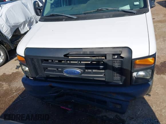 2012 Ford Econoline Cargo Commercial z VIN 1FTNS1EW9CDB33226, wystawiony jako IAAI lot #42714213 z przebiegiem 200 000 mil mil oraz . Historia ofert i sprzedaży dostępna na DreamBid. Obrazek 11.