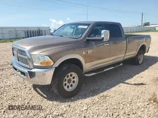 2010 Dodge 3500 SLT с VIN 3D73Y3CL0AG150447, выставлен на аукционе Copart как лот 64203815 с пробегом 326 405 миль миль и Чистый • Clean title. История ставок и продаж доступна на DreamBid. Изображение 1.
