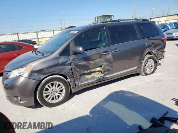 2017 Toyota Sienna XLE with VIN 5TDYZ3DC7HS893002, listed as a Copart auction lot 86320865 with 82,058 mi miles and Salvage title. Bid and sale history available at DreamBid. Image 1.