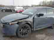 2022 Mazda CX-5 S Carbon Edition z VIN JM3KFBCM9N1538707, wystawiony jako IAAI lot #42026877 z przebiegiem 36 077 mil mil oraz . Historia ofert i sprzedaży dostępna na DreamBid. Obrazek 6.