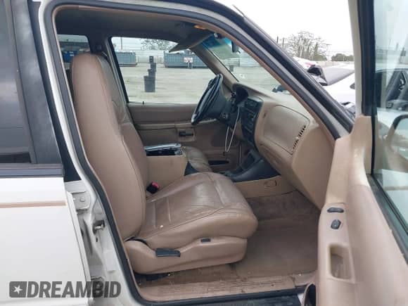 1998 Ford Explorer XL z VIN 1FMZU32EXWZB41566, wystawiony jako IAAI lot #42519853 z przebiegiem 301 846 mil mil oraz . Historia ofert i sprzedaży dostępna na DreamBid. Obrazek 5.