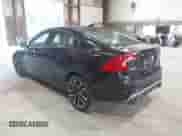 2017 Volvo S60 Dynamic с VIN YV126MFL2H2422426, выставлен на аукционе IAAI как лот 42949011 с пробегом 133 305 миль миль и . История ставок и продаж доступна на DreamBid. Изображение 3.