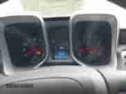 2014 Chevrolet Camaro LT z VIN 2G1FC1E39E9255651, wystawiony jako IAAI lot #43502244 z przebiegiem 133 942 mil mil oraz . Historia ofert i sprzedaży dostępna na DreamBid. Obrazek 7.