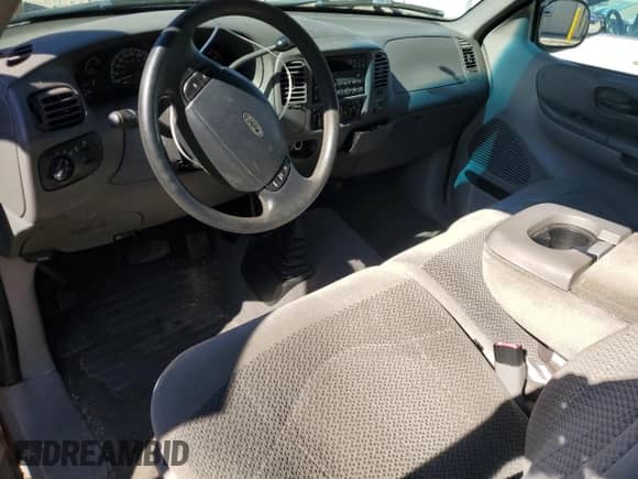 2000 Ford F-150 z VIN 2FTZF1822YCA47410, wystawiony jako Copart lot #84905915 z przebiegiem Nie podano mil oraz Czysty tytuł • Clean title. Historia ofert i sprzedaży dostępna na DreamBid. Obrazek 8.