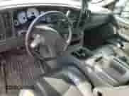 2004 Chevrolet Silverado 2500HD LS z VIN 1GCHK23174F153085, wystawiony jako Copart lot #86464905 z przebiegiem 174 262 mil mil oraz Czysty tytuł • Clean title. Historia ofert i sprzedaży dostępna na DreamBid. Obrazek 8.