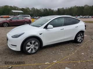 2024 Tesla Model Y Long Range with VIN 7SAYGDEE3RA282157, listed as a Copart auction lot 84907235 with 16,194 mi miles and Salvage title. Bid and sale history available at DreamBid. Image 1.