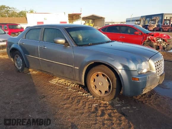 2007 Chrysler 300 Signature with VIN 2C3LA53G17H692540, listed as a IAAI auction lot 42021040 with 173,117 mi miles and . Bid and sale history available at DreamBid. Image 1.
